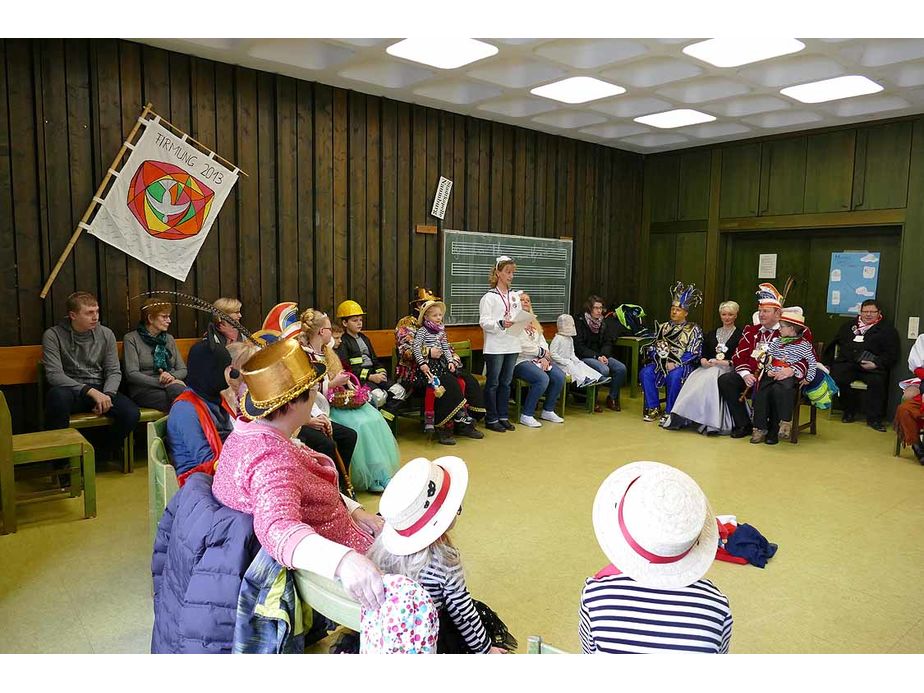 Naumburger Prinzenpaare mit Hofnarren besuchen den Kindergottesdienst (Foto: Karl-Franz Thiede)